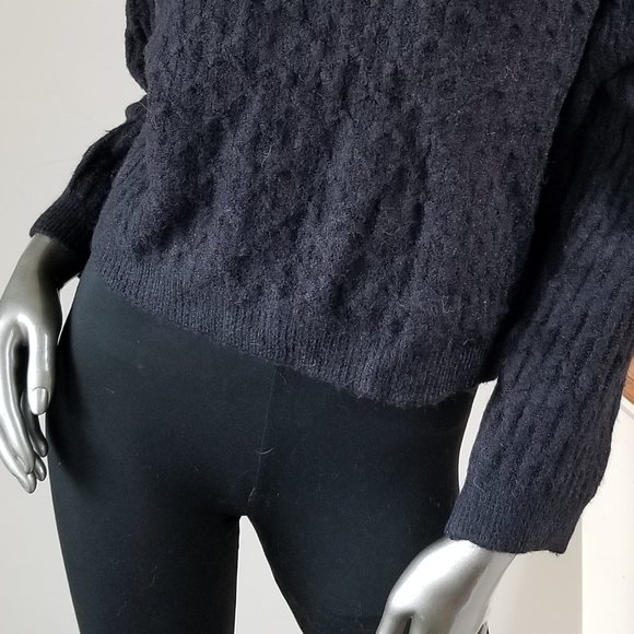 Thick and Soft Black Knitted Crop Sweater - with Free Gift - Picture 2 of 3
